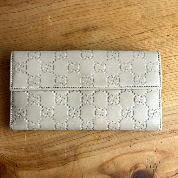 Gucci Double Sided Wallet. Great Condition - Picture 2 of 12
